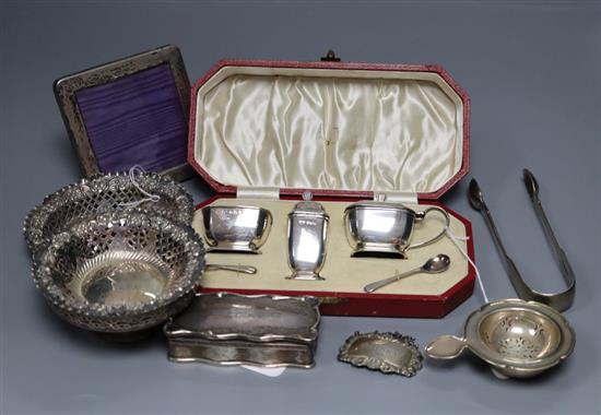 A cased silver condiment set, two pierced bon bon dishes, a silver box, a photograph frame and a pierced footed bowl